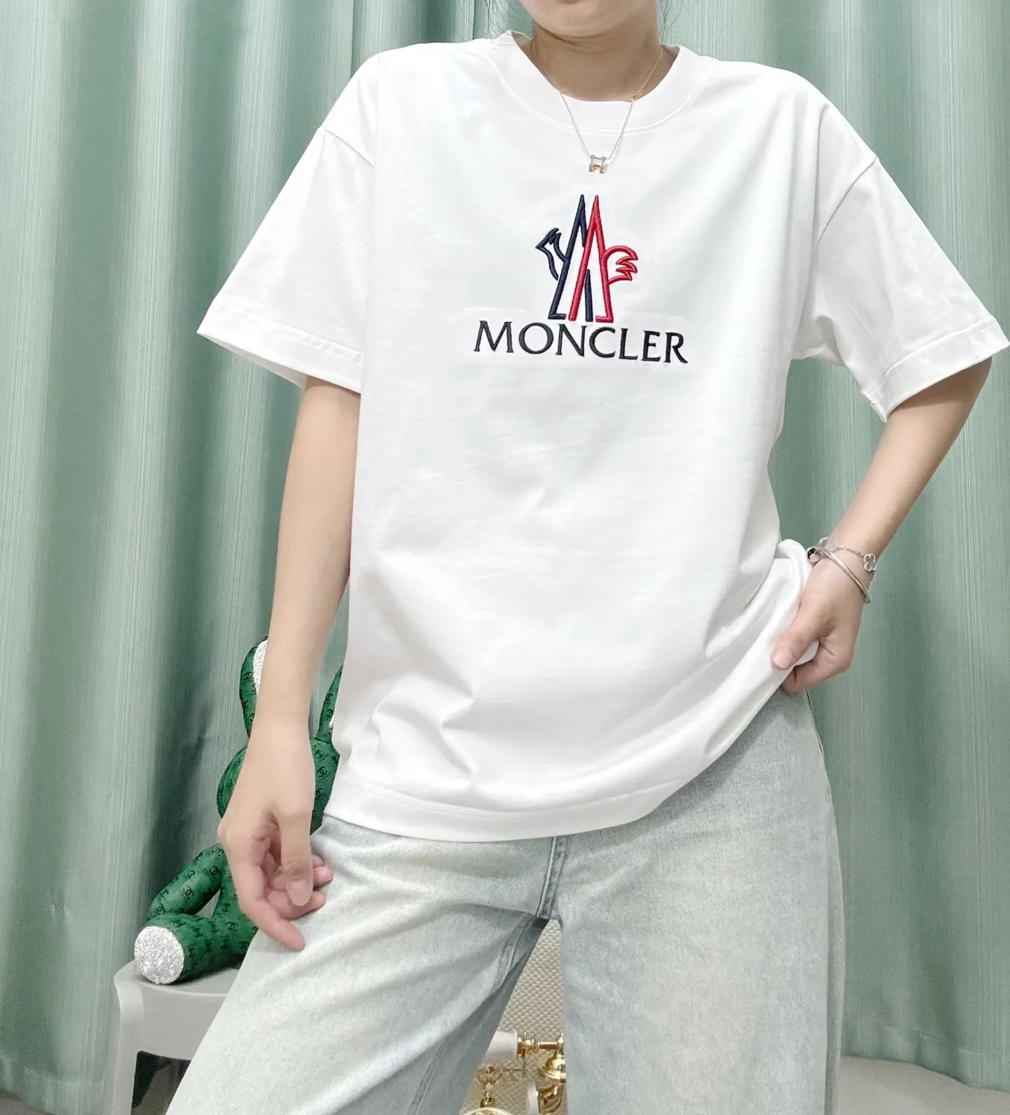 White ， Same Style